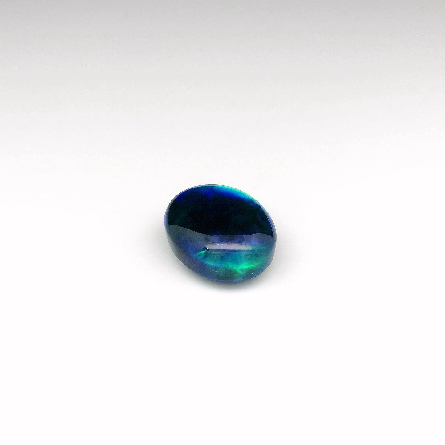 7.75ct Cat's Eye Pattern Green Opal Gemstone