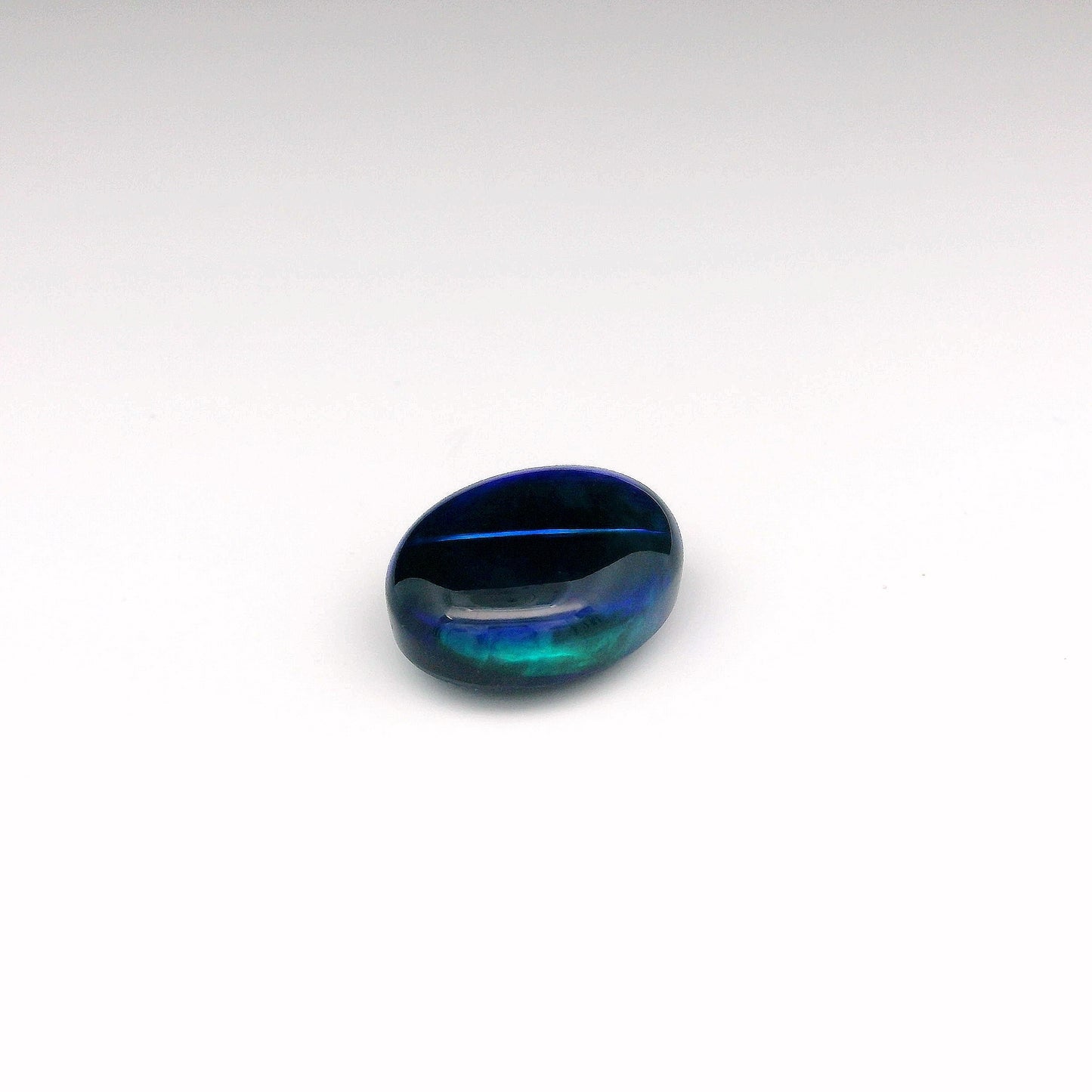 7.75ct Cat's Eye Pattern Green Opal Gemstone